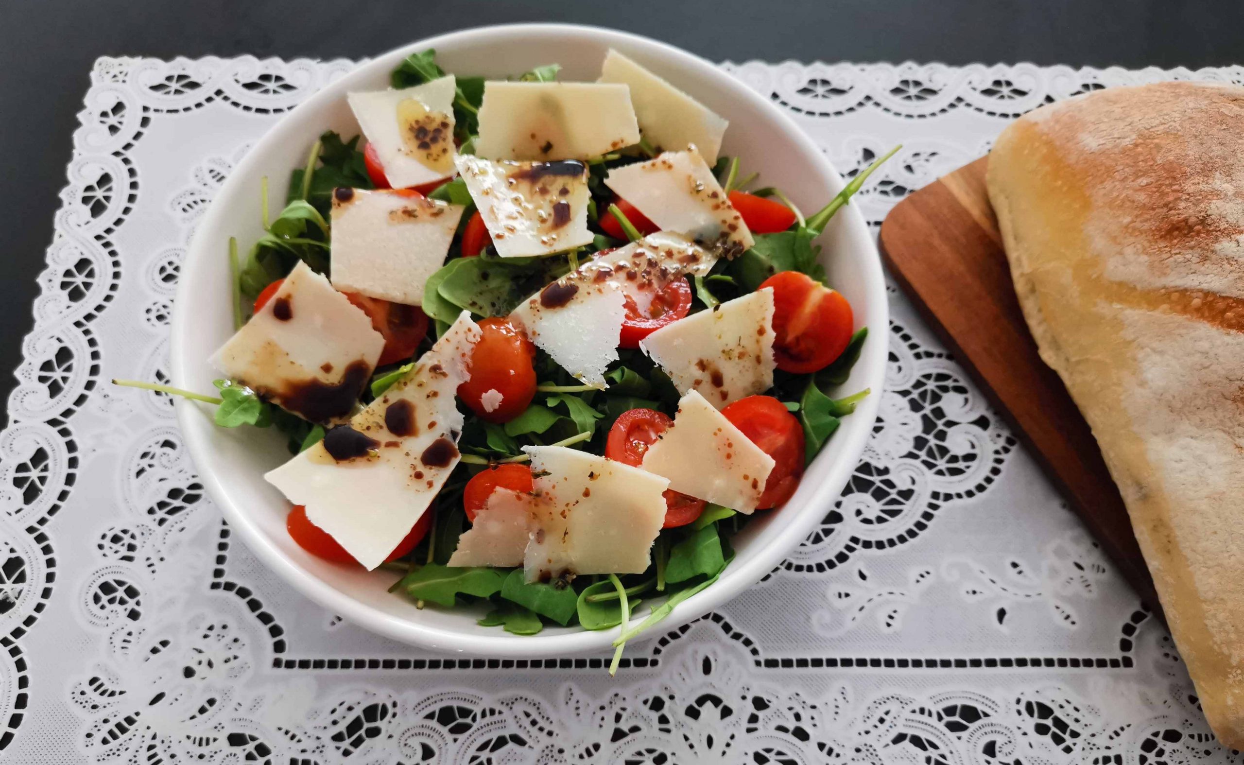Salad dressing & an easy salad recipe