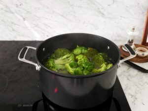 boiling broccoli
