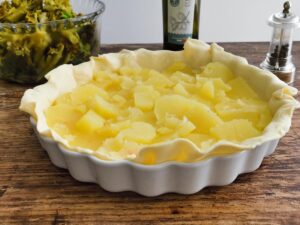 layer of potatoes for potatoe pie