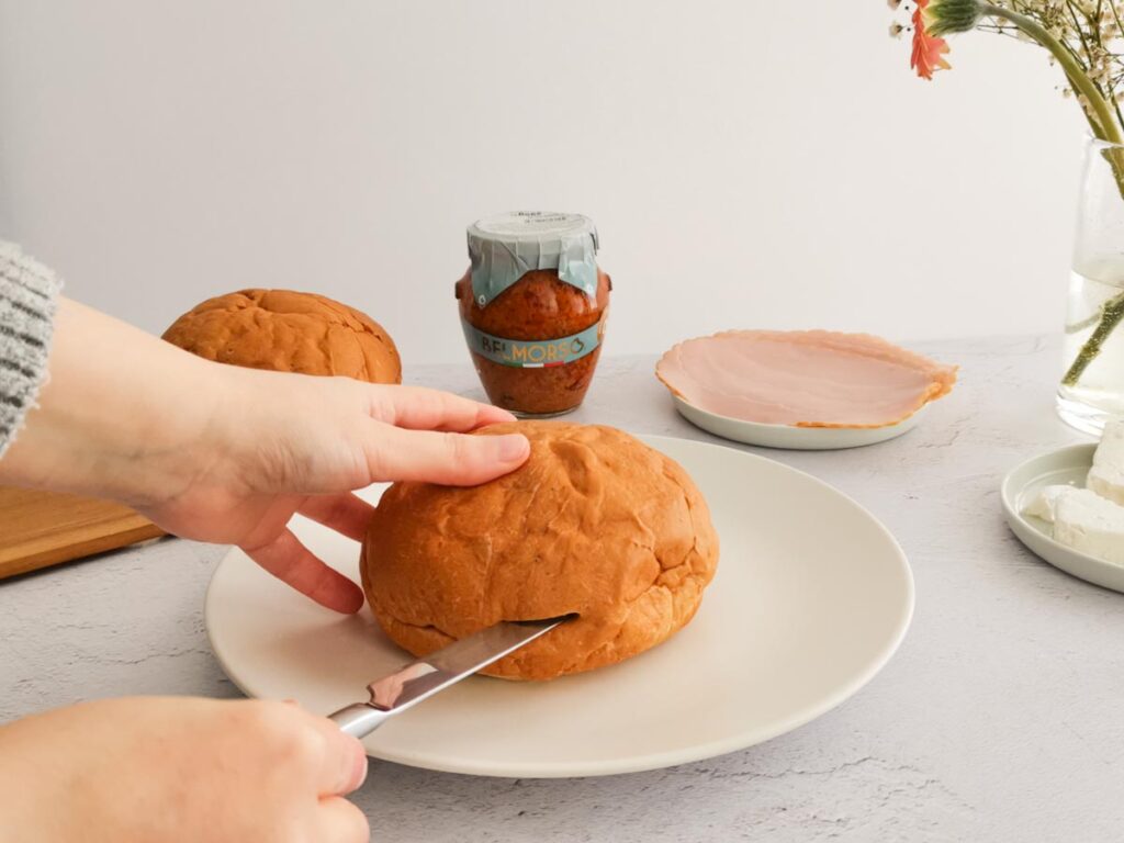 slicing brioche bun