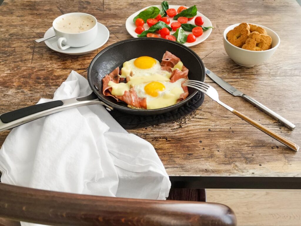 fried eggs for brunch