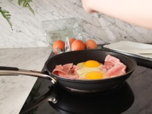 seasoning fried eggs