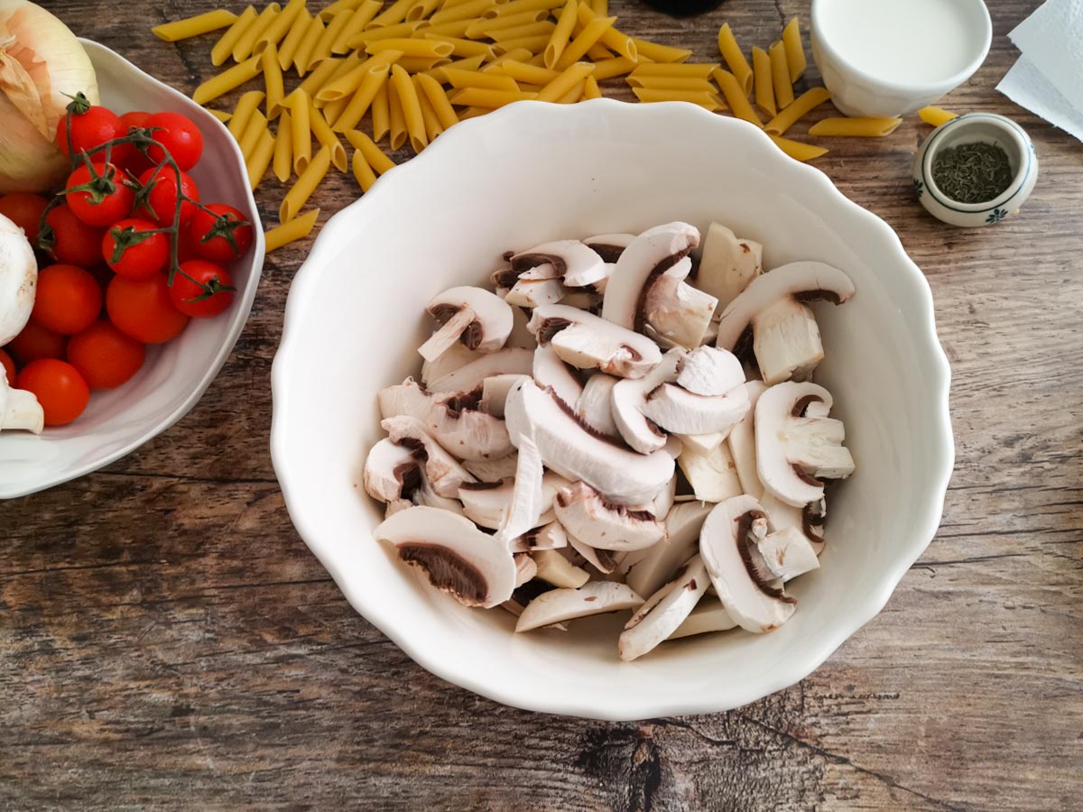 sliced champignon mushrooms