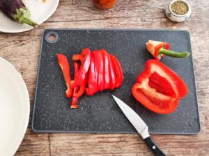 slicing red pepper
