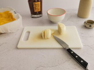 slicing onion