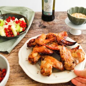 chicken wings honey and garlic with apple salad