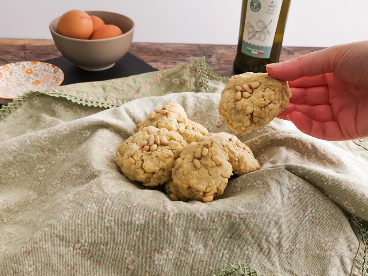 olive oil biscuits with pine nuts and rosemary