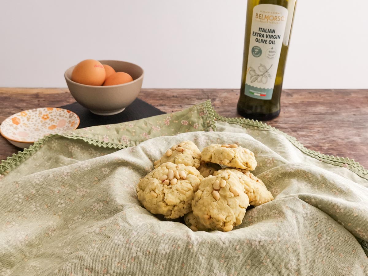 olive oil biscuits with pine nuts