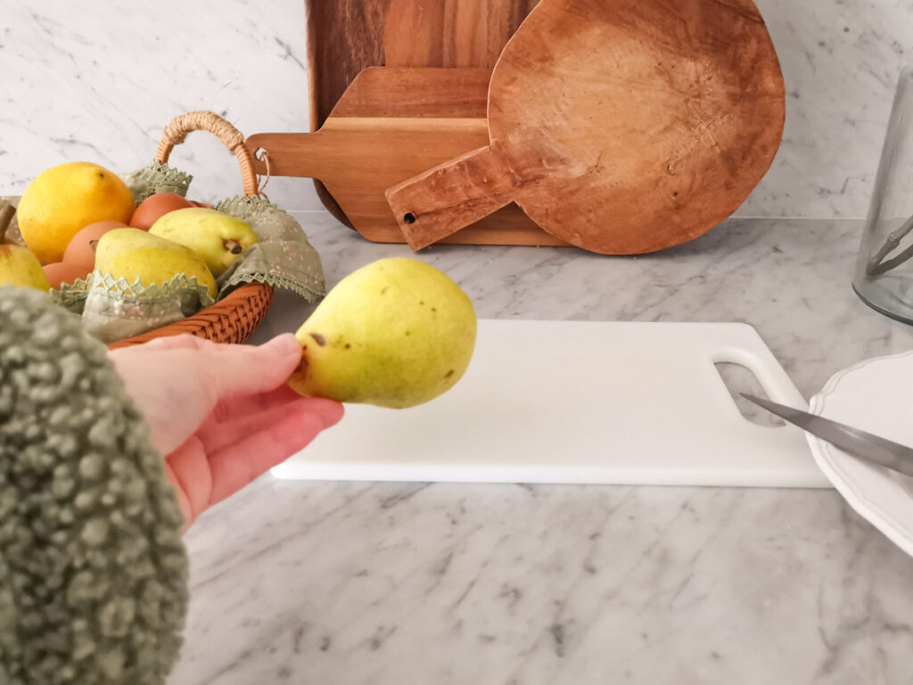 italians love pears in desserts