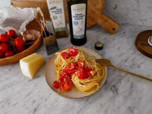 pasta with olive oil and tomatoes