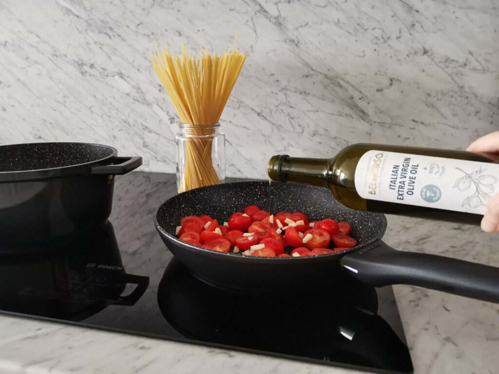 pasta with olive oil and tomatoes