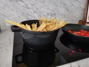 pasta with olive oil and tomatoes