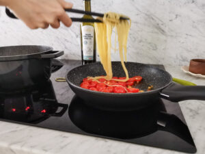 pasta with olive oil and tomatoes