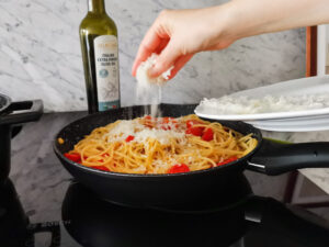 pasta with olive oil and tomatoes