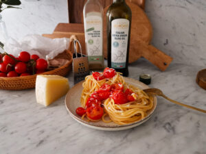 pasta with olive oil and tomatoes