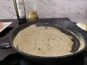 Pan chicken with cream of pistachio