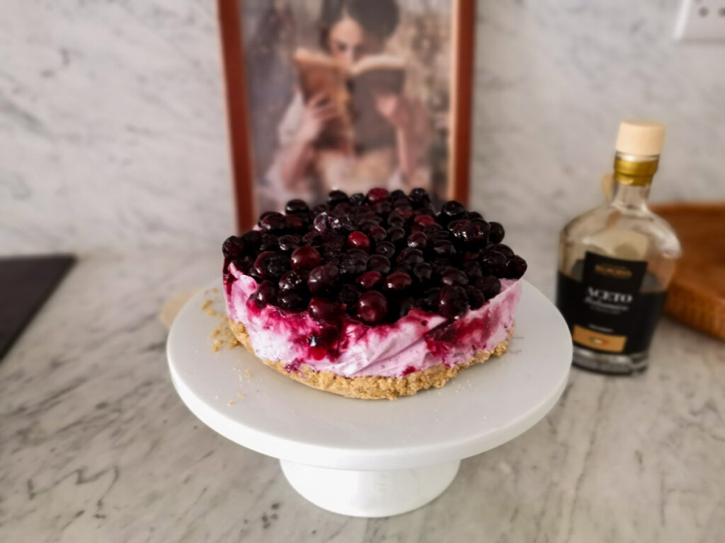 no bake hazelnut and blueberries tart