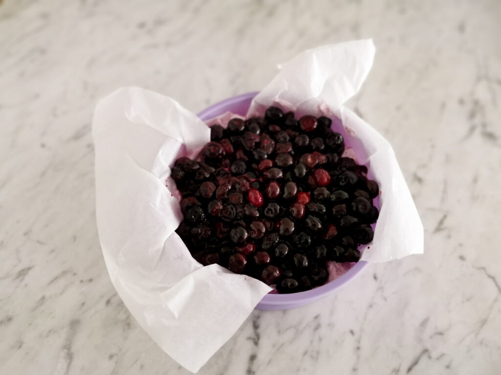 no bake hazelnut and blueberries tart