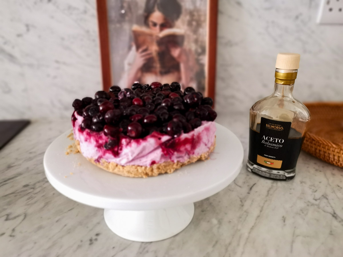 no bake hazelnut and blueberries tart