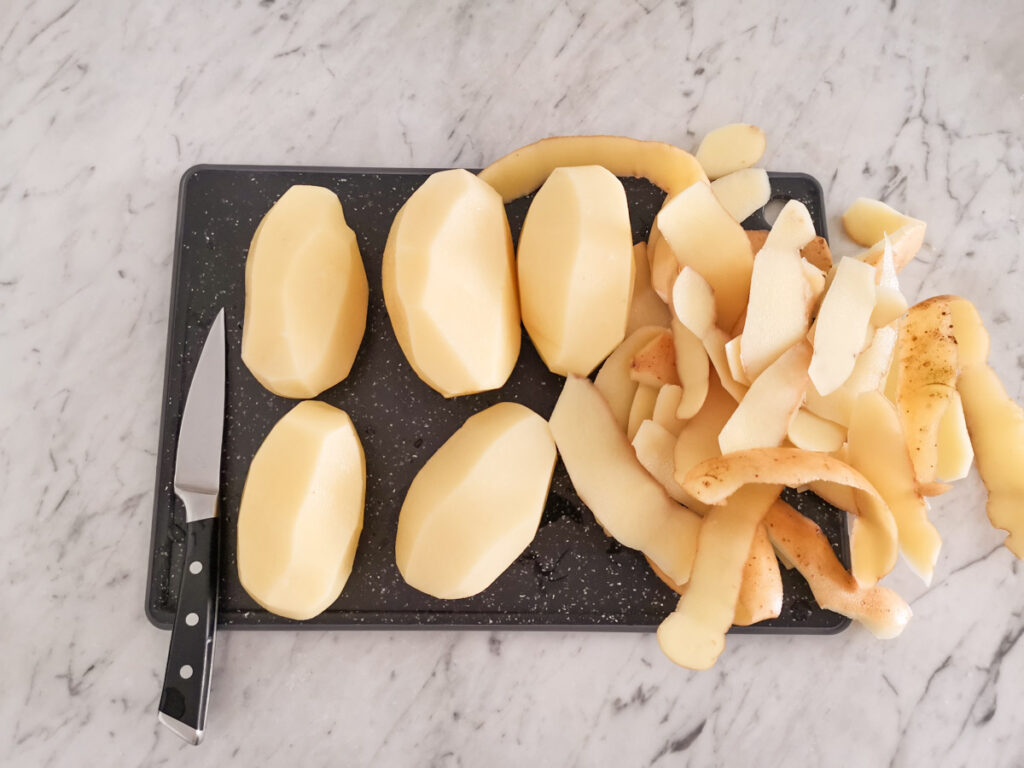Parmesan smashed potatoes with Mascarpone sauce 