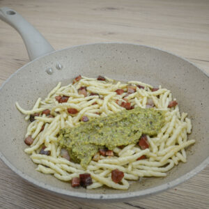 quick pesto pasta with speck