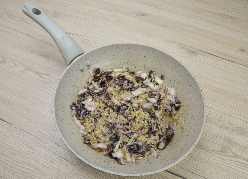 Radicchio risotto with tomato and mascarpone