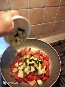 Spinach leaves pasta with salmon and courgettes
