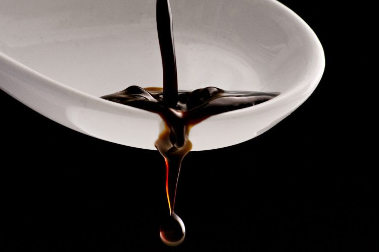 1200px-Balsamic_vinegar_(drops)